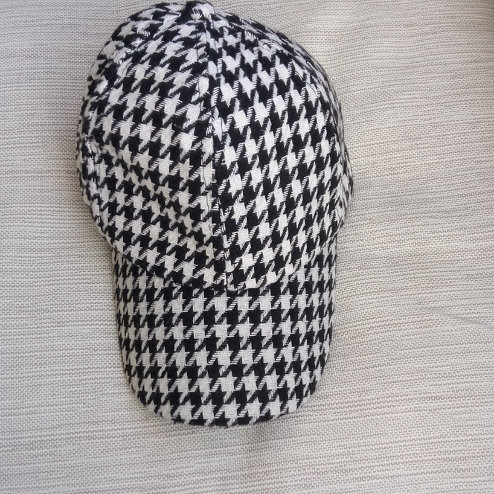 Elegant baseball cap!